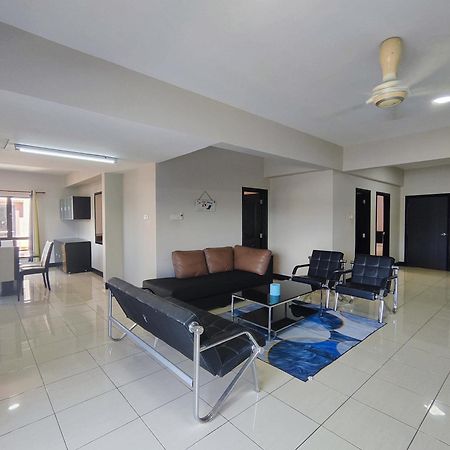 5 Bedrooms Penthouse 3 Bedrooms Apartment Marina Court Resort Condominium Kota Kinabalu Exteriör bild